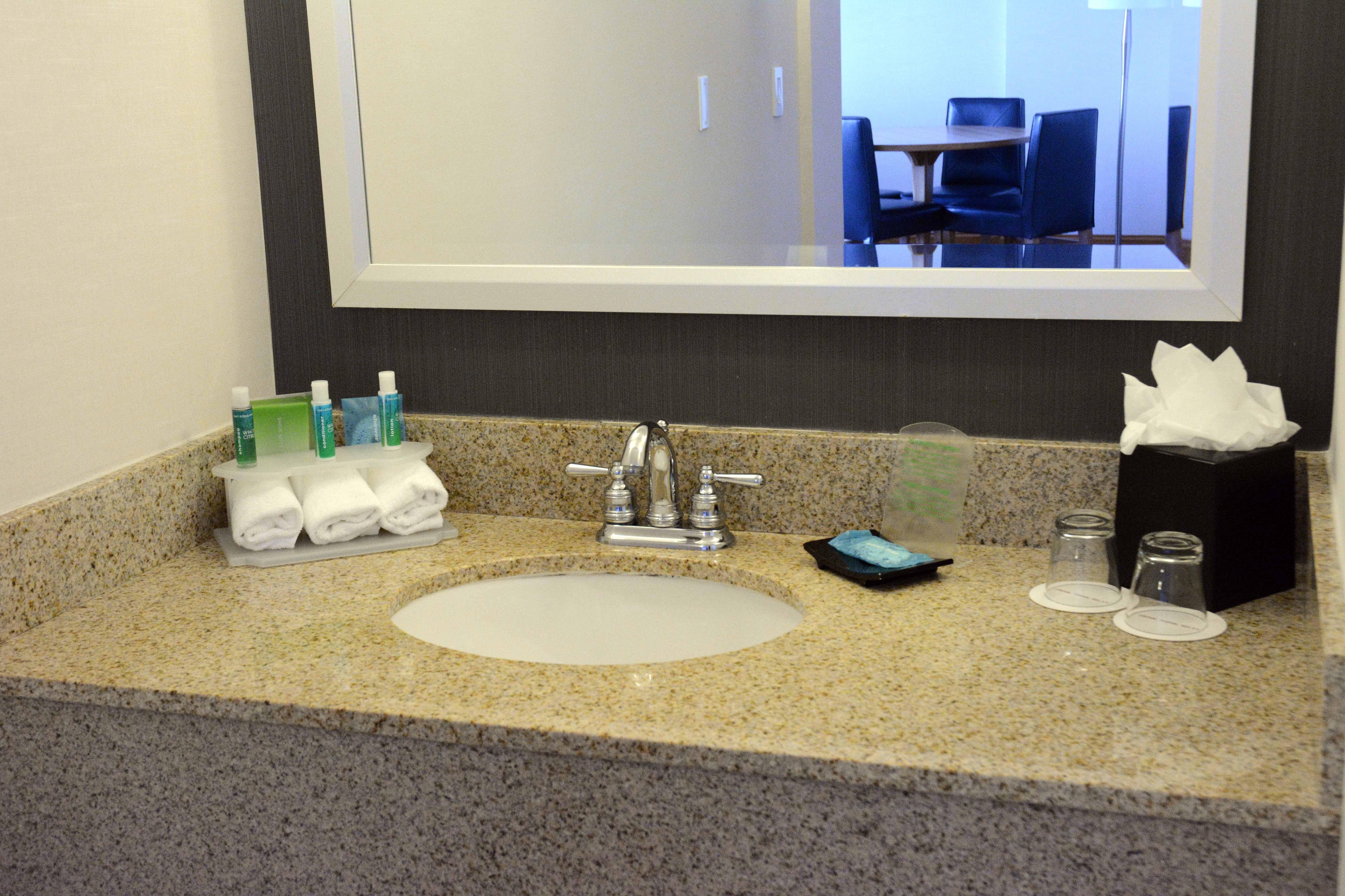 Holiday Inn Express Stamford, An Ihg Hotel Экстерьер фото