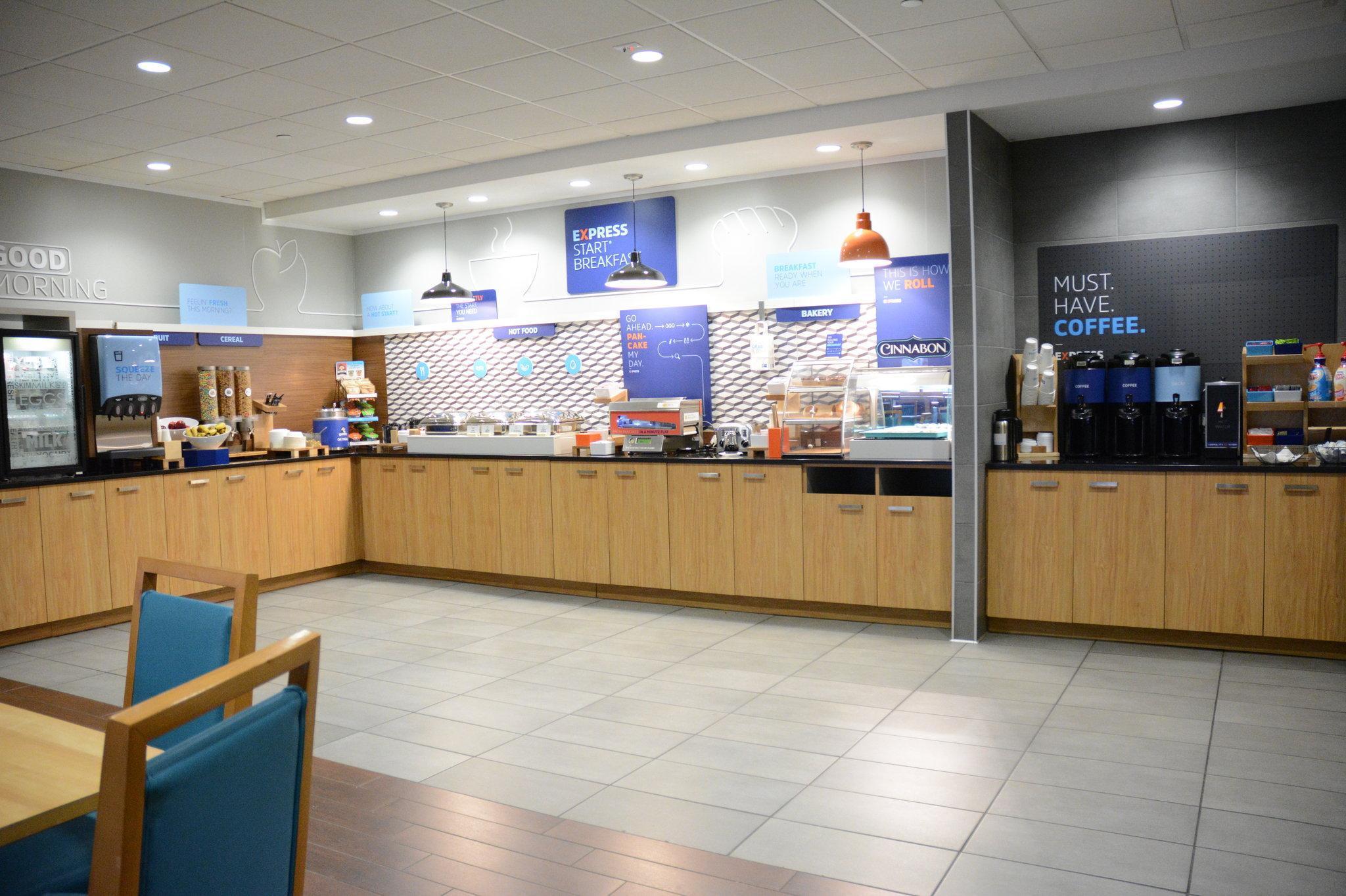 Holiday Inn Express Stamford, An Ihg Hotel Экстерьер фото