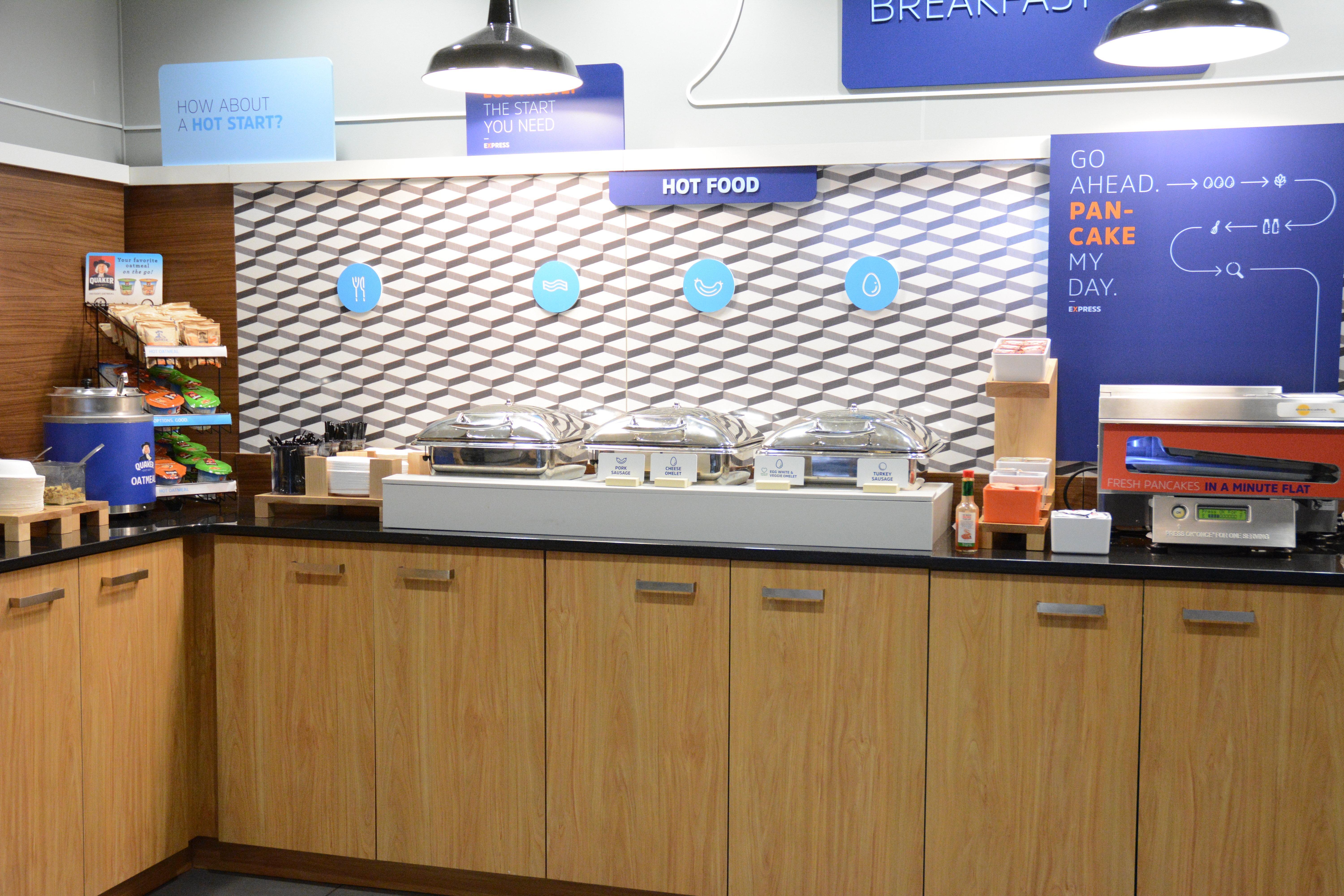 Holiday Inn Express Stamford, An Ihg Hotel Экстерьер фото