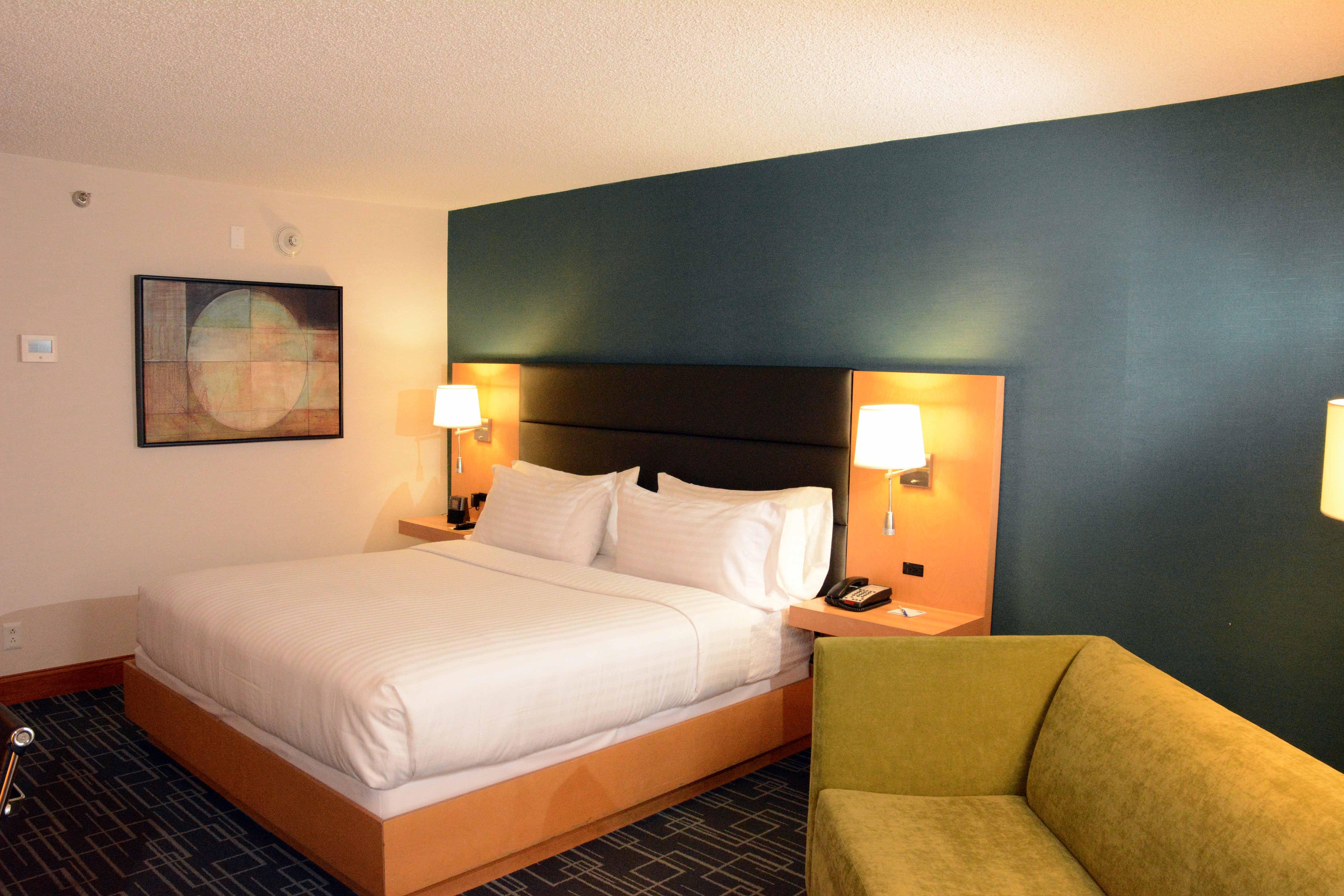 Holiday Inn Express Stamford, An Ihg Hotel Экстерьер фото