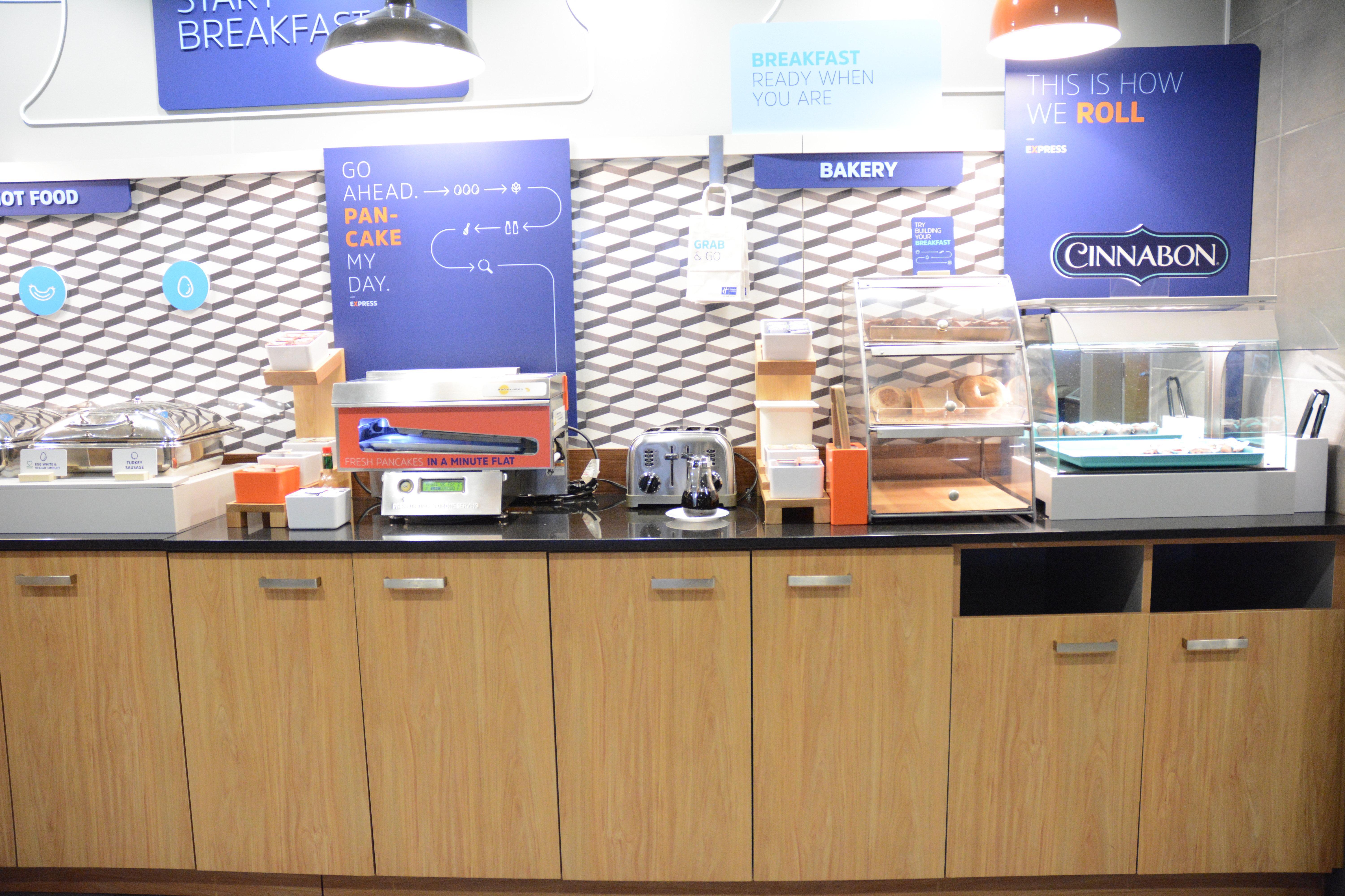 Holiday Inn Express Stamford, An Ihg Hotel Экстерьер фото