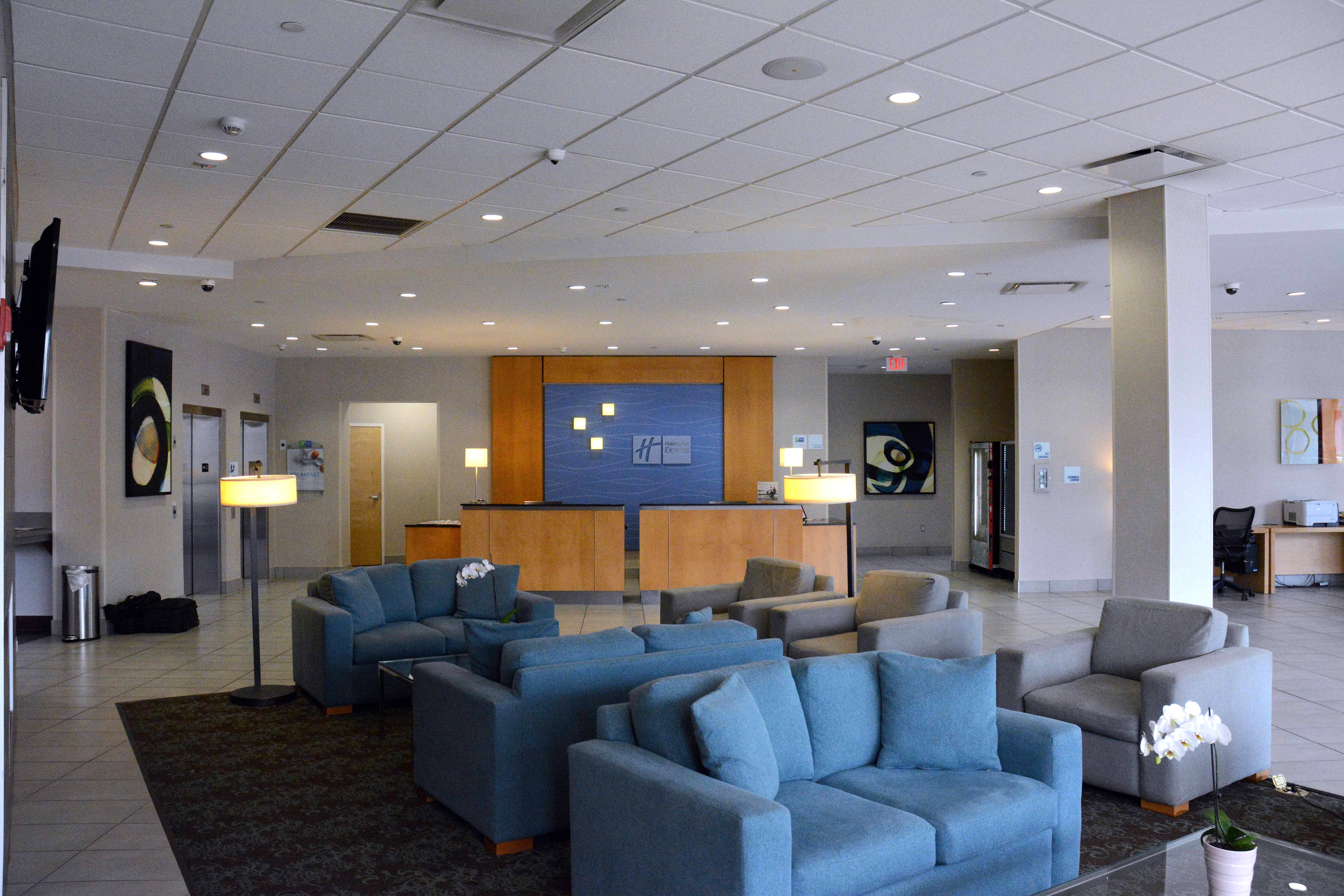 Holiday Inn Express Stamford, An Ihg Hotel Экстерьер фото