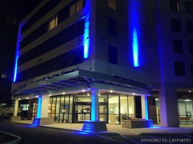 Holiday Inn Express Stamford, An Ihg Hotel Экстерьер фото