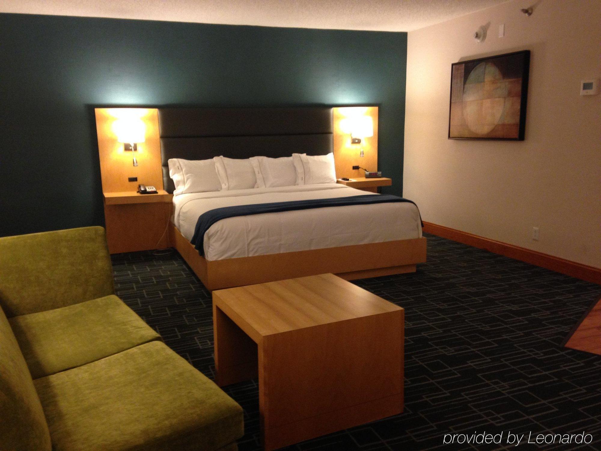 Holiday Inn Express Stamford, An Ihg Hotel Экстерьер фото