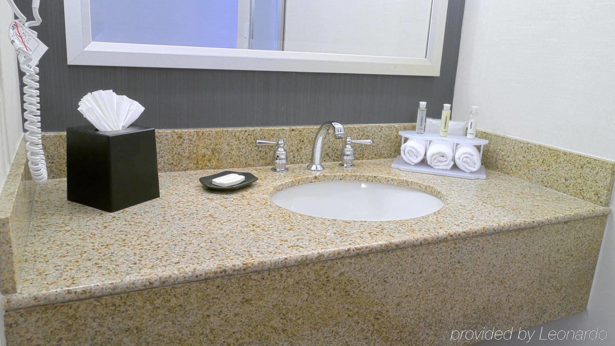 Holiday Inn Express Stamford, An Ihg Hotel Номер фото