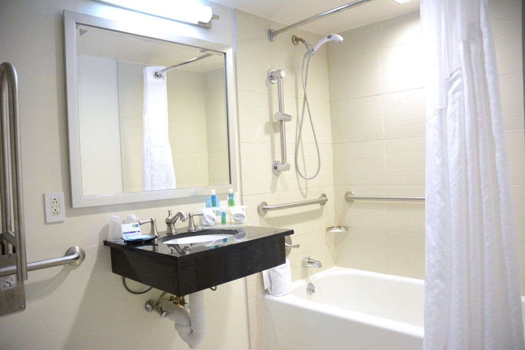 Holiday Inn Express Stamford, An Ihg Hotel Экстерьер фото